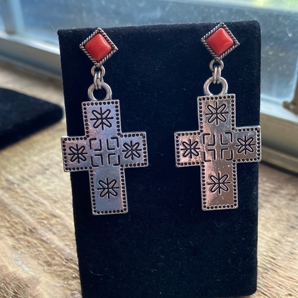 RED and silver etched cross western style post dangle earrings - Picture 4 of 4